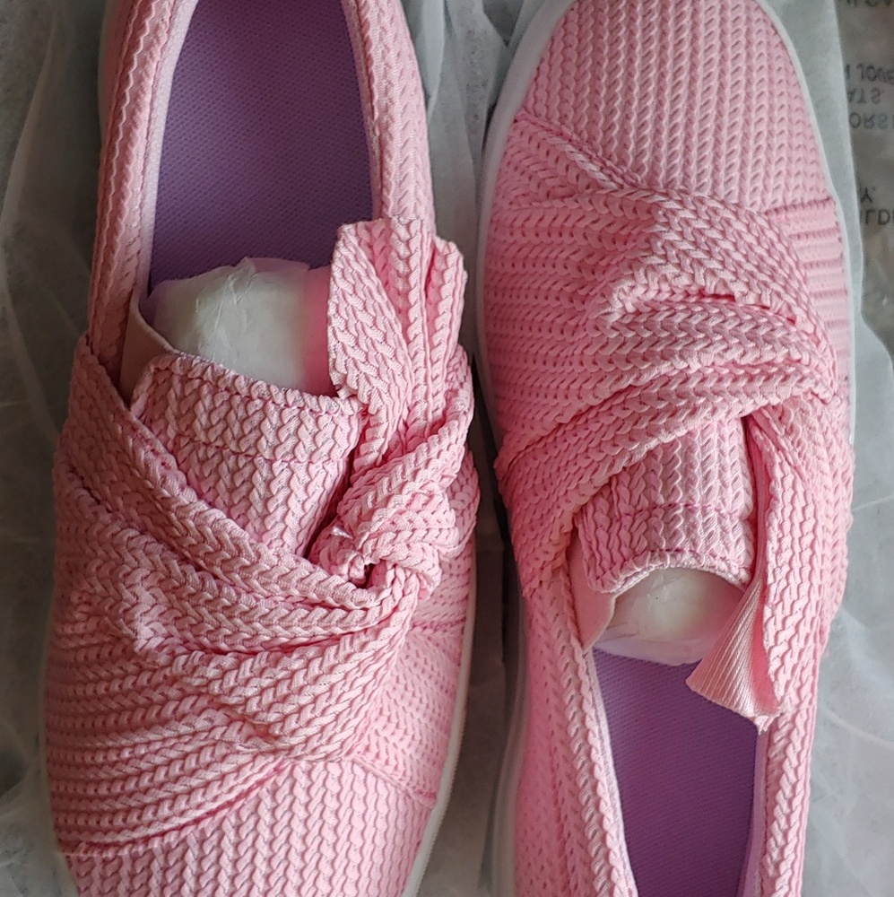 Pink twist NEW shoes 9